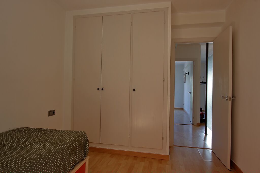 Pis venda Girona, habitació doble amb armari