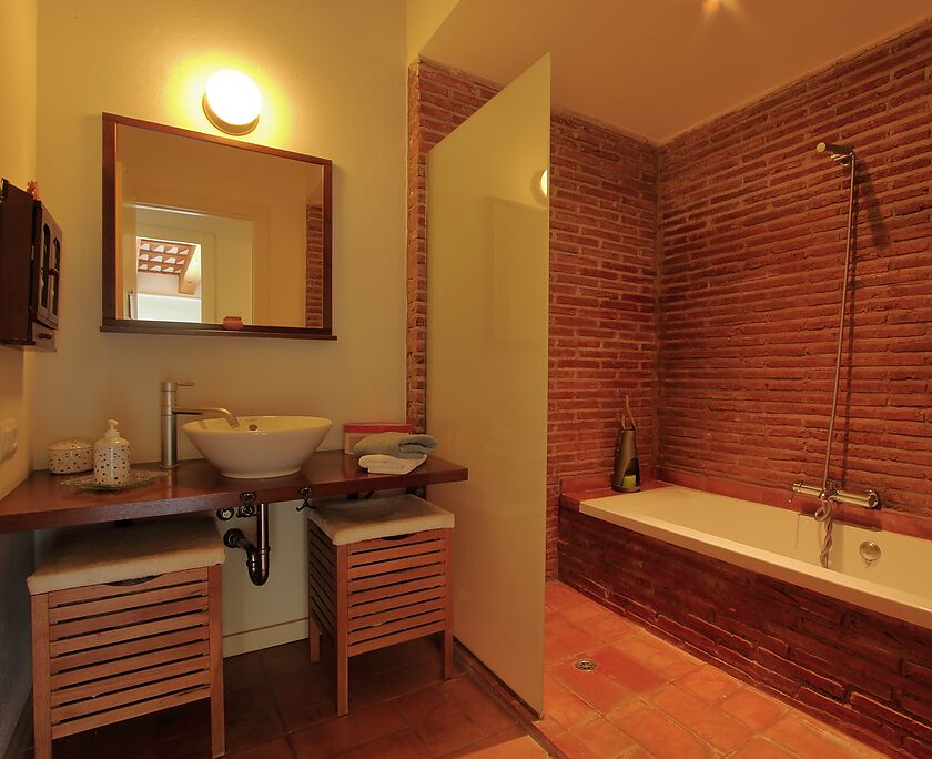 Baño habitaciones, casa de pueblo de piedra en Bordils