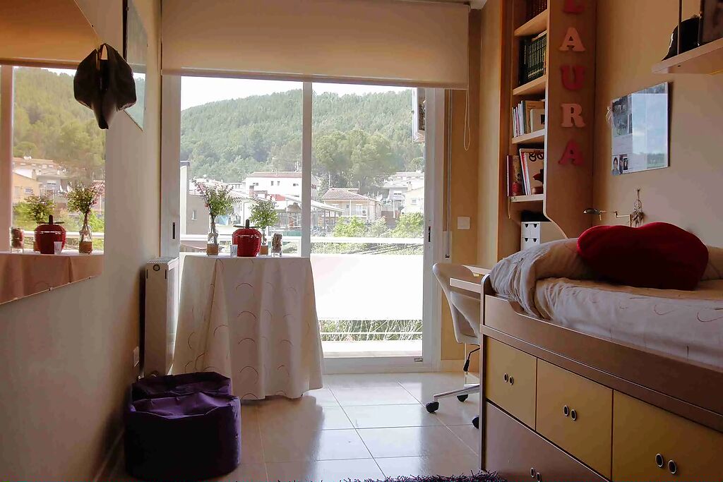 Habitación doble con terrassa, casa con jardín y piscina en venta en Montagut, Sant Julià de Ramis, Sarrià de Ter