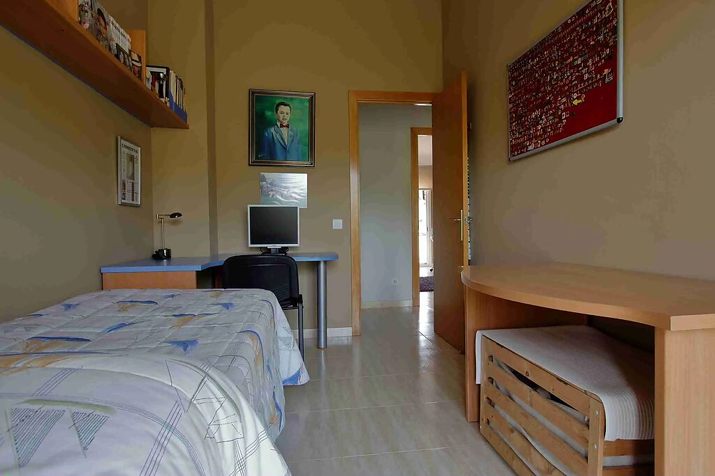 Habitació doble amb terrassa, casa amb jardí i piscina en venda a Montagut, Sant Julià de Ramis, Sarrià de Ter