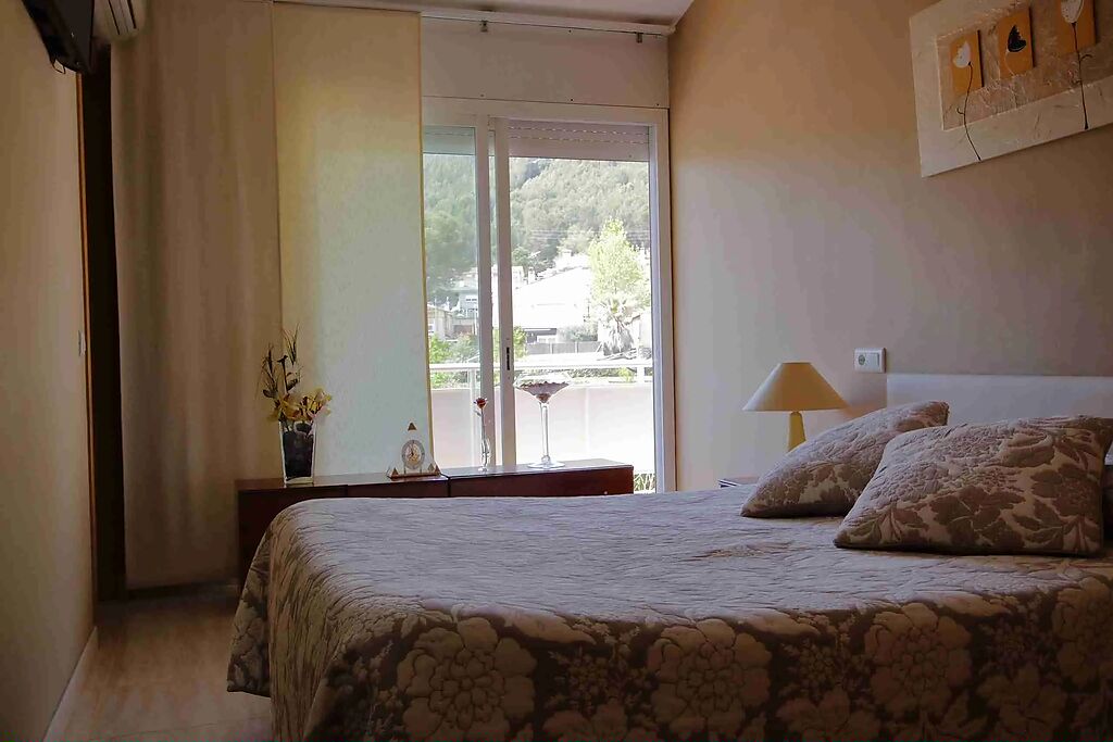 Habitació principal suite, casa amb jardí i piscina en venda a Montagut, Sant Julià de Ramis, Sarrià de Ter