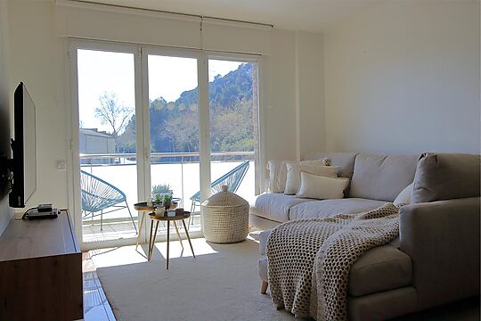 Sala amb terrassa assolellada, pis en venda amb garatge a Sarrià de Ter