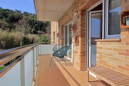 Terraza orienta a sur soleada, piso en venta con garaje en Sarrià de Ter
