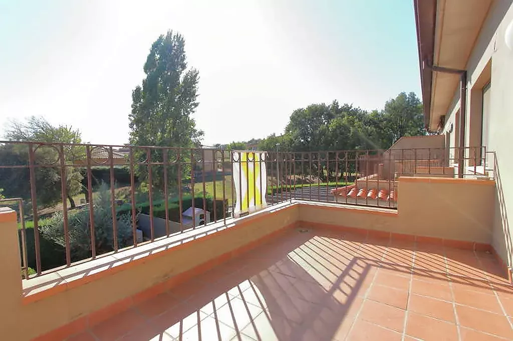 Terrassa amb vistes, casa en venda a Aiguaviva, Girona