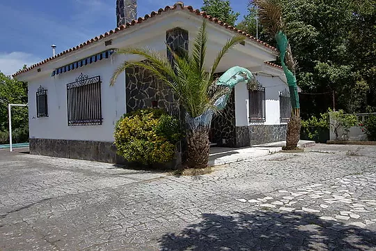 Casa en venda, planta baixa, aïllada, amb jardí i piscina a Vilobí d'Onyar, Girona