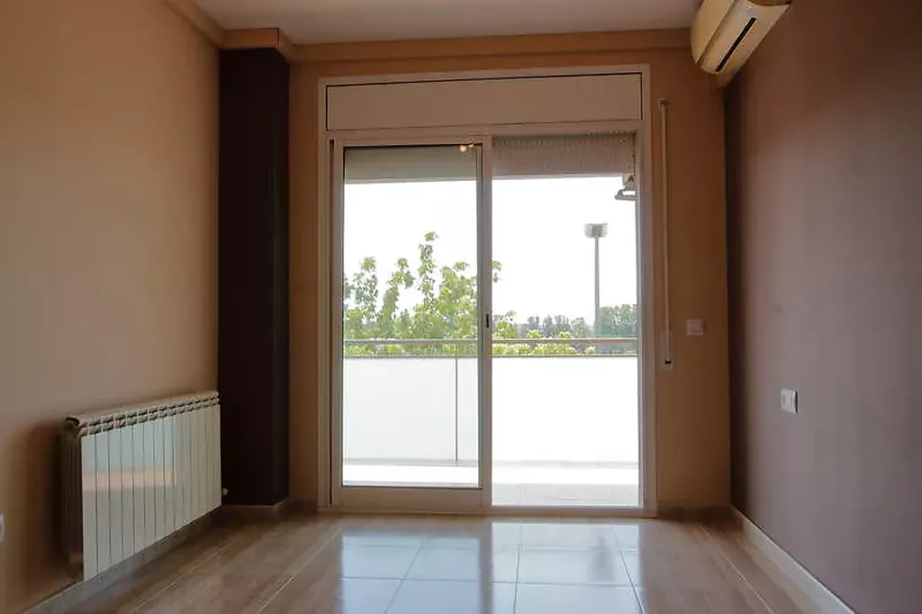 Habitació principal, pis en venda amb pàrquing a Domeny, Girona