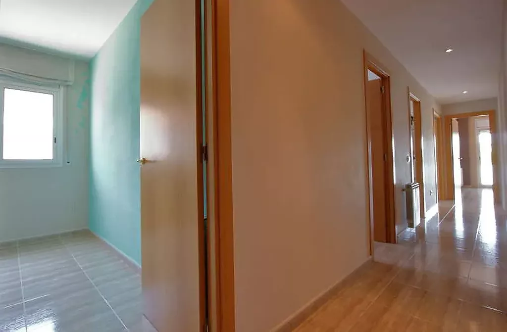 Habitació i passadís, pis en venda amb pàrquing a Domeny, Girona