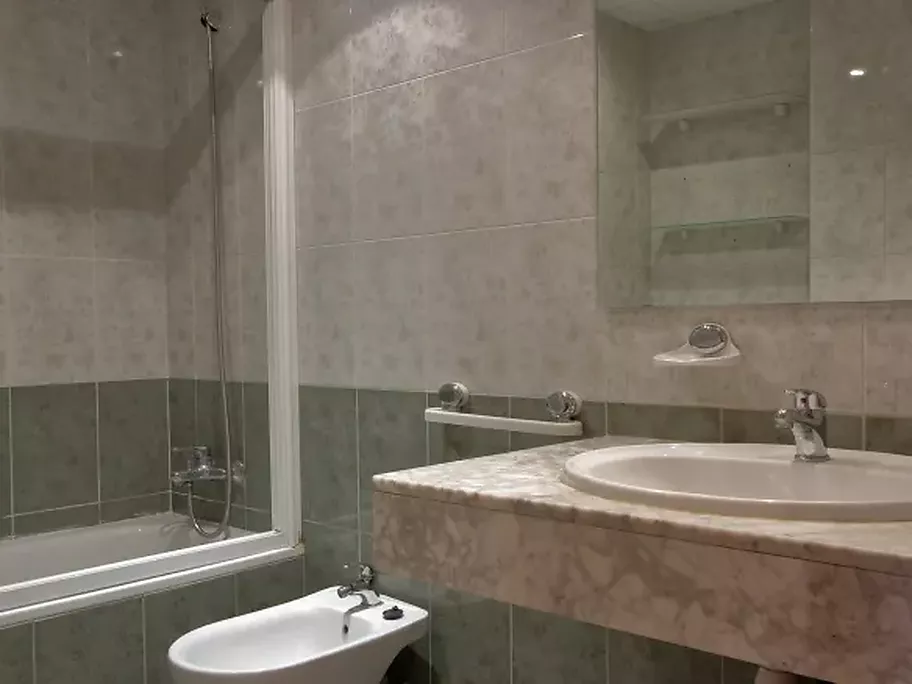 Baño, piso en venta de 2 habitaciones en Can Gibert del Pla, Girona