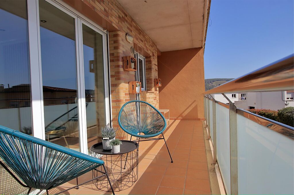 Terraza orienta a sur soleada, piso en venta con garaje en Sarrià de Ter