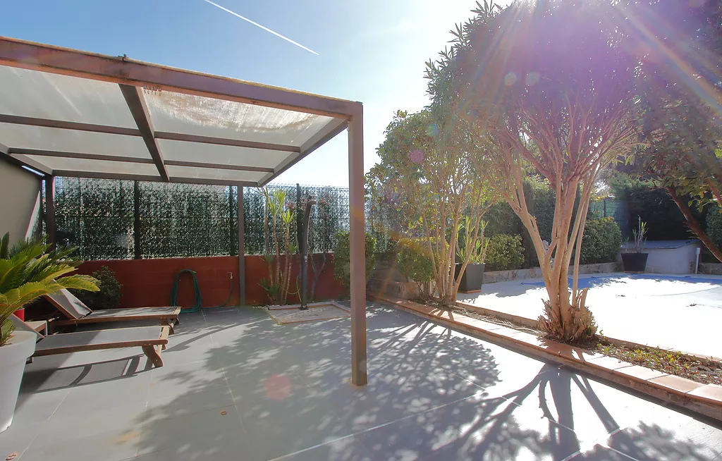 Piscina i solarium cobert